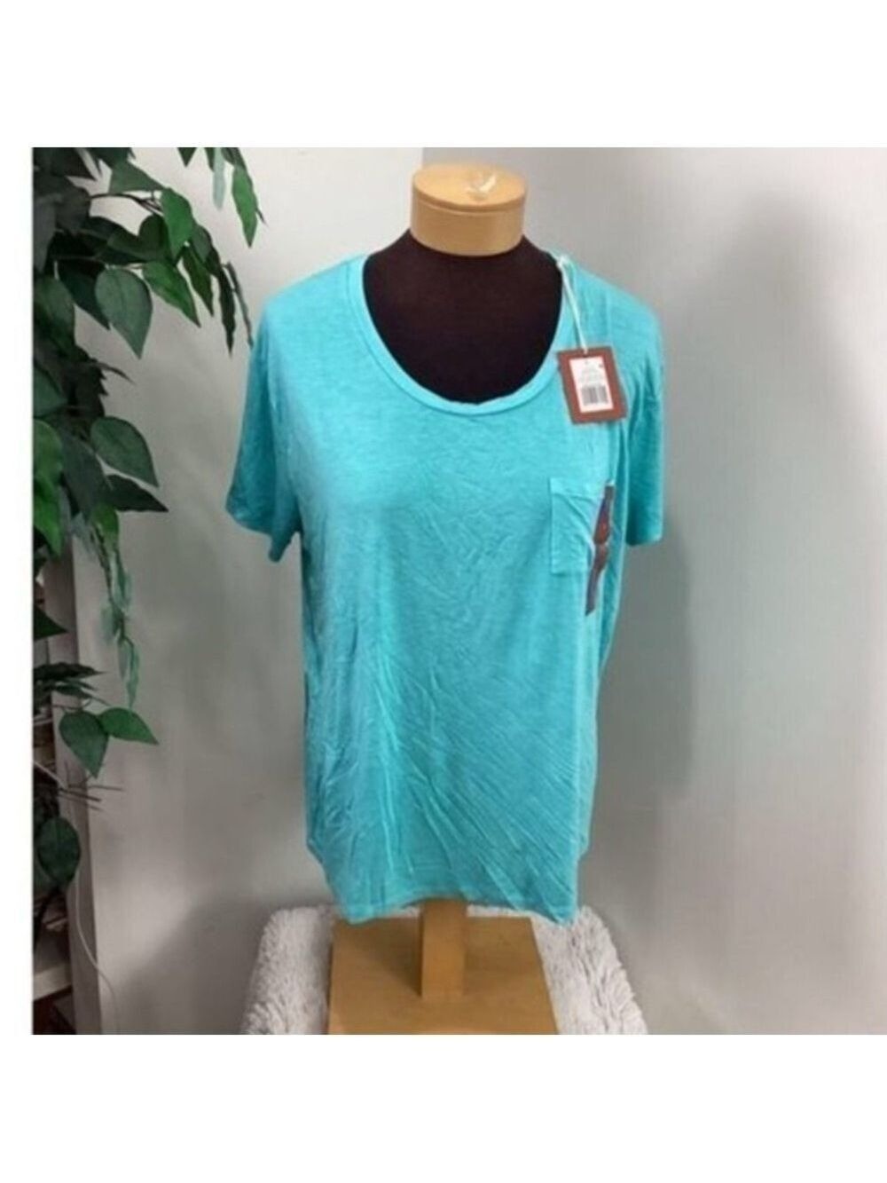 Mossimo Supply Co Women’s Large Turquoise Pocket Tee NWT